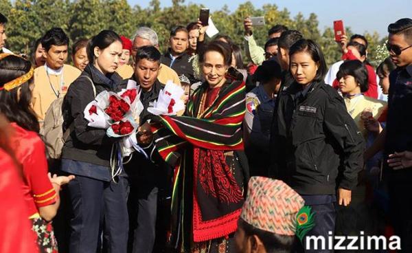 State Counsellor Aung San Suu Kyi arrives at Tamu near Indo-Myanmar border on January 23. Photo: Thura/Mizzima