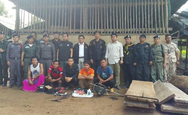 The arrested men with the Thai authorities (photo from the AEC News Facebook page)