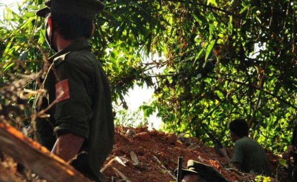 Kachin Independence Army soldiers at the frontline (Photo: Zen Myat/Karen News)