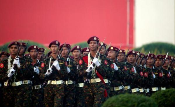 Myanmar soldiers march during a parade commemorating the 74th Armed Forces Day in Naypyitaw, Myanmar, 27 March 2019. Photo: EPA