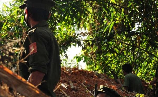 Kachin Independence Army soldiers at the frontline (Photo: Zen Myat/Karen News)