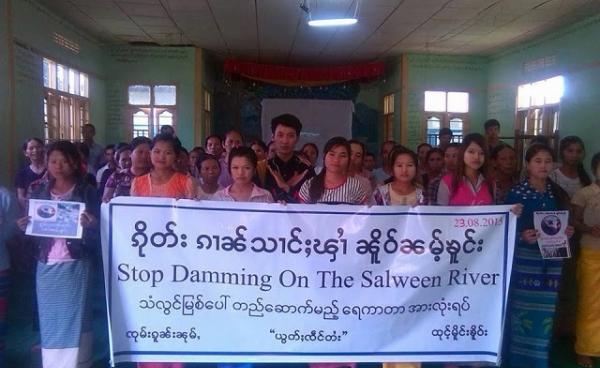 Photo by SHRF- Residents in Mong Khur of Hsipaw Township staged a protest against Salween Dams on August 23, 2015.