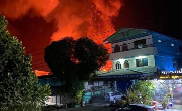 Fire flame went up last night in Three Pagoda Pass Town (in Burmese side)