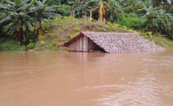 Flooding in Ei Tu Hta camp (Photo - Sawporlie Kalihlia)