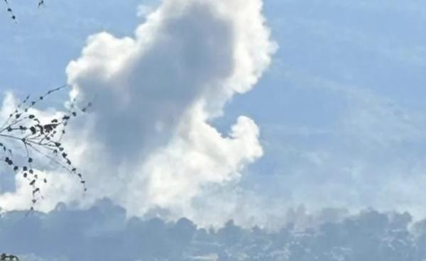 Toxic fumes billow following the explosion of chemical bombs (The Kokang News)