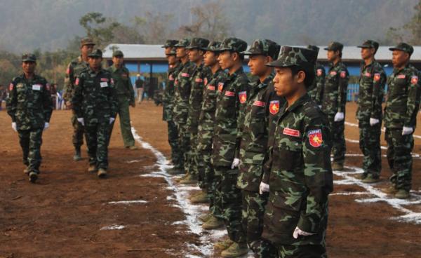 ကျောင်းသားတပ်မတော်၏ စစ်ရေးပြအခမ်းအနားမြင်ကွင်း (၂၀၁၃) ဓာတ်ပုံ – လှိုင်ထက်ကို