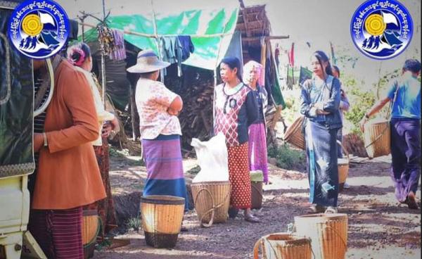 Aid workers deliver drinking water and food items to displacement camps. (Photo: Karenni Civil Society Network)