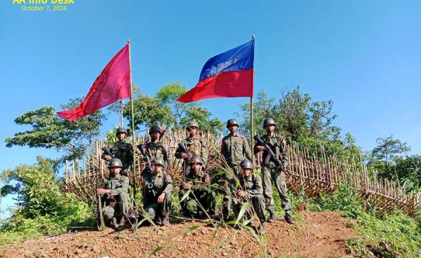 နပခဌာနချုပ်၏ ကာကင်းစခန်း မဲတောင်ဗျူဟာကုန်းကို AA က အောက်တိုဘာလ ၇ ရက်တွင် အလုံးစုံသိမ်းပိုက်ပြီးနောက်။  (ဓာတ်ပုံ - AA Info Desk)