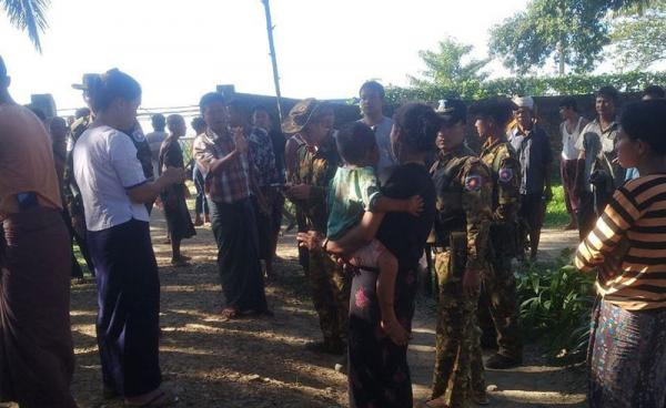 A Myanmar military tactical commander at Kyeinchaung Hospital. (Photo: ABN)