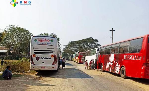 အင်းတော်နယ် နန့်တဲမှာ ခရီးသည်ယာဉ်များ ပိတ်ဆို့မှုဖြစ်နေတဲ့ အခြေအနေ