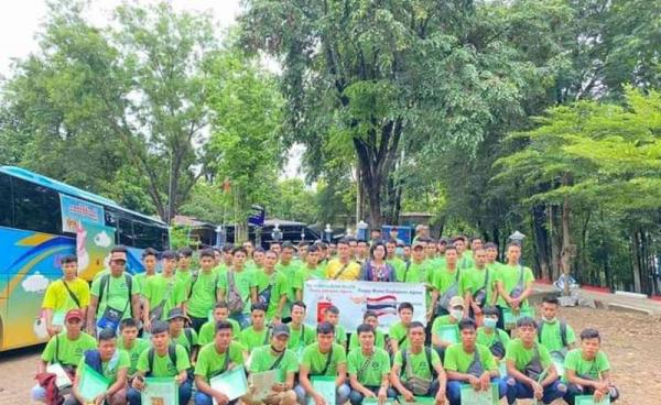 Myanmar migrant workers leave for jobs in Thailand under a Memorandum of Understanding in October. (Photo: CJ)