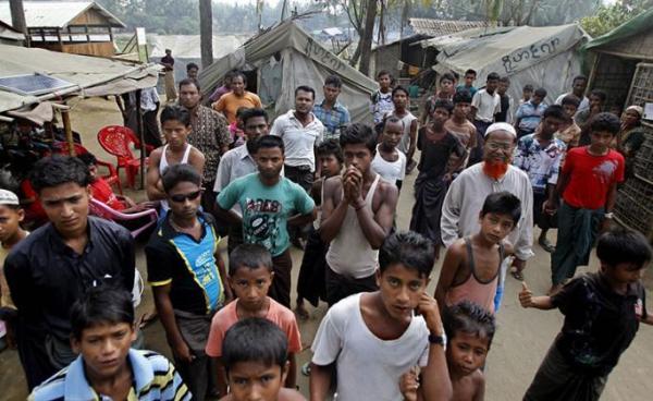 (File) Muslim people gathering near temporary tents at the Thel Chaung Muslim majority village during a census taking near Sittwe, Rakhine State, western Myanmar, 01 April 2014. Photo: Lynn Bo Bo/EPA