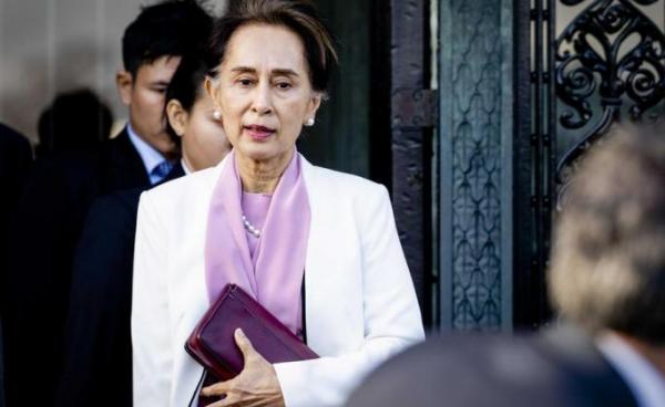 © AFP Myanmar State Counselor Aung San Suu Kyi (C) departs on the last day of the genocide case against Myanmar at the Peace Palace in The Hague, The Netherlands, 12 December 2019. Photo: EPA 