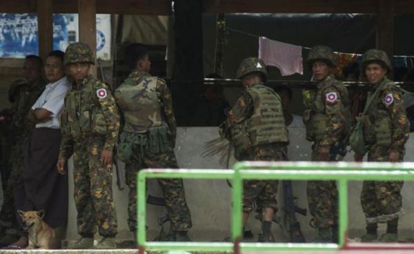 (File) Myanmar soldiers arrive at Buthidaung jetty in Myanmar's Rakhine State on August 29, 2017. Photo: AFP