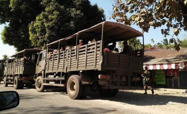 ရှေ့တန်းတစ်နေရာမှာ မြင်တွေ့ရတဲ့ စစ်ကောင်စီတပ် စစ်ကြောင်းတစ်ခု