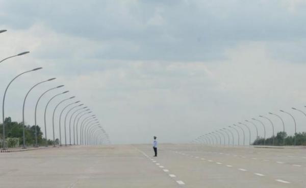 A policeman awaits traffic to direct in Nay Pyi Taw, Myanmar. Photo: AFP