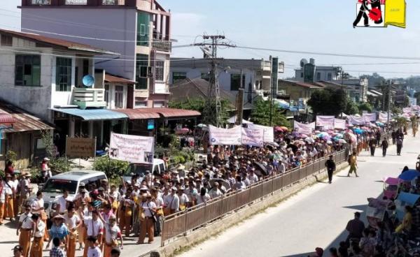 Protestors are marching in Namkham for Release of TNLA Detainee