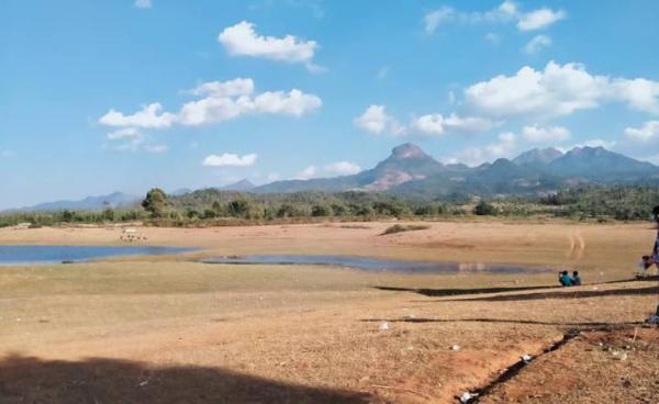 Nong Paid Mong yaw, the way to Wan Long Kain , fighting place