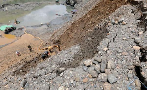 Miners search for jade stones at the HpaKant jade mining area, Kachin State. Photo: Nyein Chan Naing/EPA