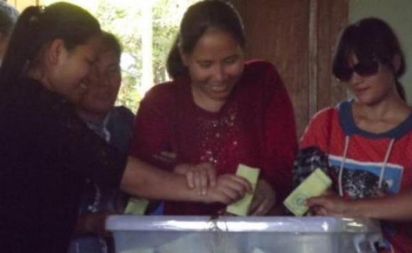 PWD from Myintkyina’s School for blind seen casting their votes (Photo: BNI)