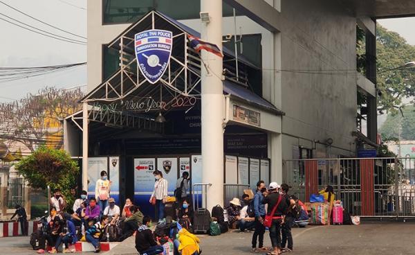 Photo by U Tun Mae Sai Migrant workers to come back home at Mae Hsai Bridge