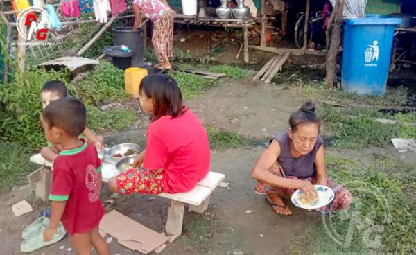 Pauktaw residents escaping the conflicts in November