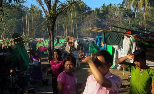 People, displaced by violence between ethnic Rakhine rebels and Myanmar's army, gather at a makeshift camp in Kyauktaw, Rakhine state. Photo: AFP