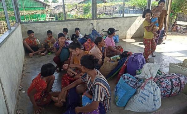 People displaced by fighting in Rathedaung Township, Arakan State. (Photo: Aung Min Soe)