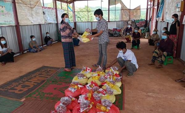 Some donors come to support IDPs at Mongyulay Kutkai Township