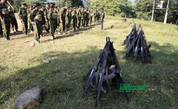 စစ်သင်တန်းတစ်ခုတွင်တွေ့ရသည့် KIA တပ်သားများ။