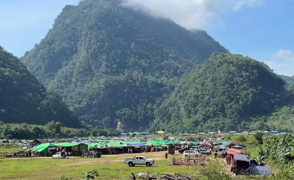 Thousands of people reach to Mong Kyat Cave to welcome and to have audience with Phra Khuva Boonchum on 1st August when he exit