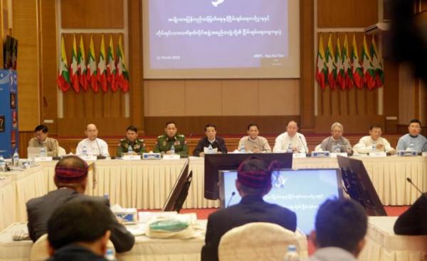 Tin Myo Win (C), vice chairman of NRPC, speaks during a meeting of the National Reconciliation and Peace Center (NRPC) and 8 Non Nationwide Ceasefire Agreement (NCA) ethnic armed organizations (EAOs) in Naypyitaw, Myanmar, 21 March 2019. Photo: Hein Htet/EPA