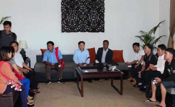 The leaders and representatives of Ethnic Armed Organizations (EAOs) arrive in Nay Pyi Taw to attend the anniversary of Nationwide Ceasefire Agreement. Photo: MNA