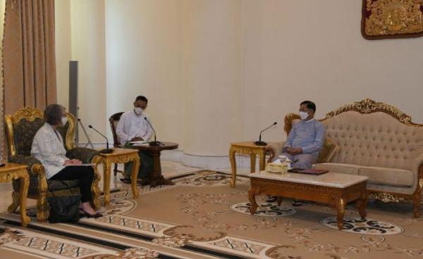 This handout photo taken on April 6, 2022 and released on April 7 by the Myanmar Military Information Team shows Australian ambassador Andrea Faulkner (L) meeting with Chief Senior General Min Aung Hlaing in Naypyidaw. Photo: AFP