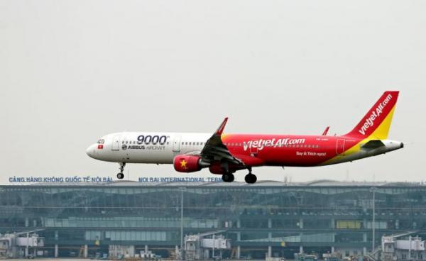 An Airbus A320 of Vietjet Air lands at Noi Bai International Airport, in Hanoi, Vietnam. Photo: EPA