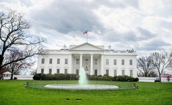 The fountain on the North Lawn of the White House is seen dyed green in Washington, DC, USA. Photo: EPA