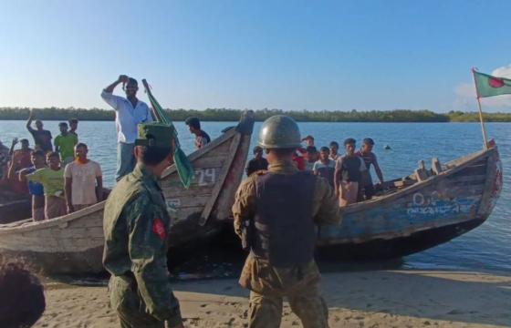 နိုဝင်ဘာလ ၇ ရက်နေ့က ပြန်လည် လွတ်မြောက်လာကြသည့် ဘင်္ဂလားဒေ့ရှ် ငါးဖမ်းသမားများ။   ဓာတ်ပုံ - Dhaka Tribune